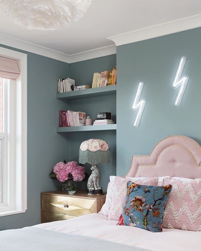 📚6-BOOK GIVEAWAY!📚 This is my bedroom as it appears in my book, Pink House Living ⚡️. If you&lsquo;re a lover of a luxurious coffee table book, complete with tactile cover and loads of interior inspo, how do you fancy winning not just my weighty to